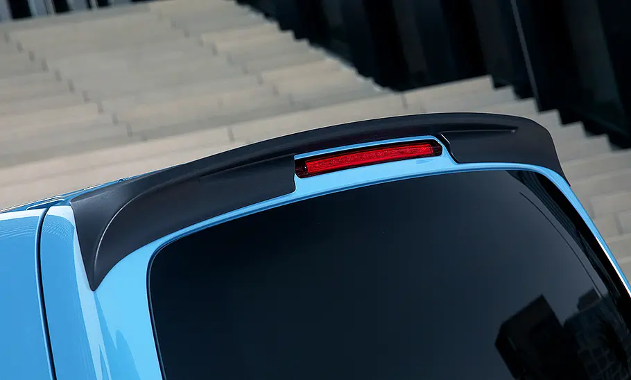 Blick auf den Dachkantenspoiler vom Vansports VP Spirit.