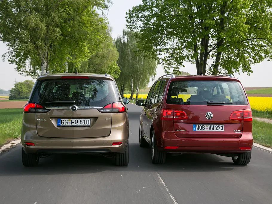 Markenvergleich Kompaktvans Opel Zafira Tourer 2.0 CDTI VW Touran 2.0 TDI BlueMotion Technology Platzangebot