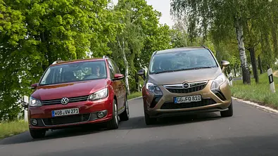 Markenvergleich Kompaktvans Opel Zafira Tourer 2.0 CDTI VW Touran 2.0 TDI BlueMotion Technology Modellpalette