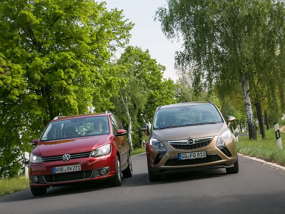 Markenvergleich Kompaktvans Opel Zafira Tourer 2.0 CDTI VW Touran 2.0 TDI BlueMotion Technology Modellpalette