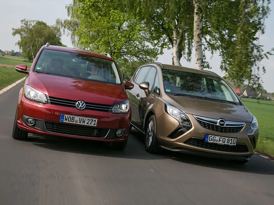 Markenvergleich Kompaktvans Opel Zafira Tourer 2.0 CDTI VW Touran 2.0 TDI BlueMotion Technology Preis