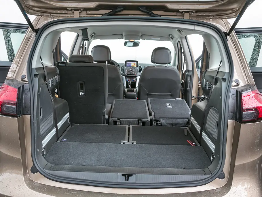 Markenvergleich Kompaktvans Opel Zafira Tourer 2.0 CDTI Kofferraum