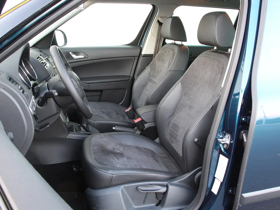 Vergleich SUV Van Skoda Yeti Roomster 1-2 TSI Innenraum