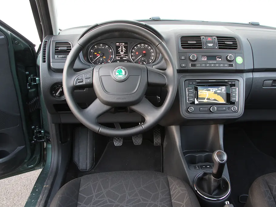 Vergleich SUV Van Skoda Yeti Roomster 1-2 TSI Cockpit