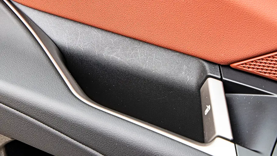 Vergleichstest BMW iX3, Polestar 4, Nio EL6 und Smart #5 Der Türgriff eines BMW iX3