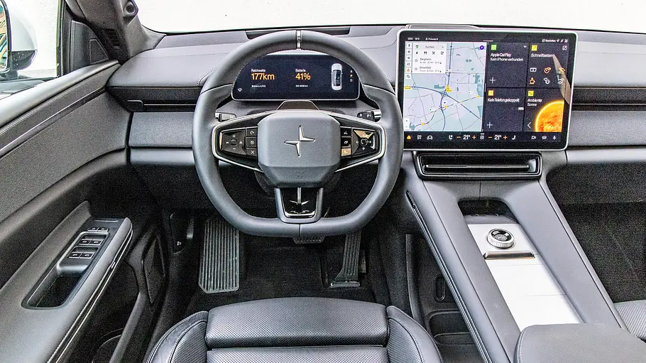 Vergleichstest BMW iX3, Polestar 4, Nio EL6 und Smart #5 Das Cockpit eines Polestar 4