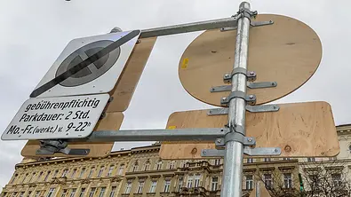 Wien testet als erste österreichische Stadt Verkehrsschilder aus Holz. - Foto: Fürthner PID