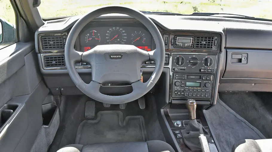Volvo 850 T5-R Das Cockpit des Volvo 850 T5-R