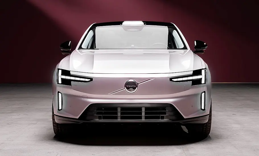 Blick von vorne auf den Volvo ES90 (2025).