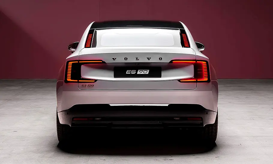 Blick von hinten auf den Volvo ES90 (2025).