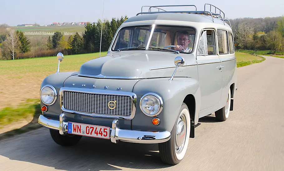 Volvo PV445 Duett Frontansicht fahrend