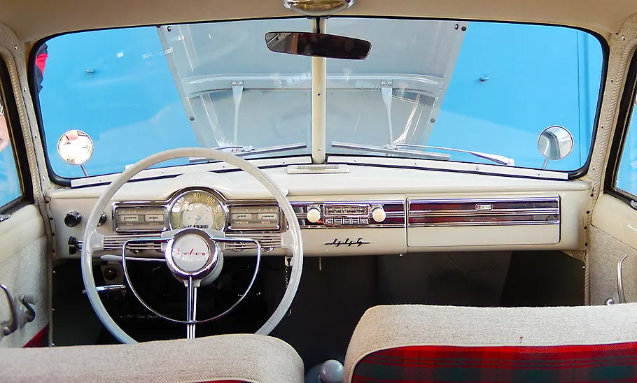 Volvo PV445 Duett Cockpit