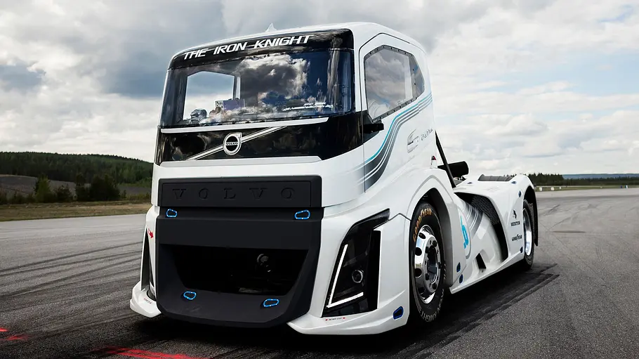 Volvo The Iron Knight Der Volvo The Iron Knight stehend von vorne