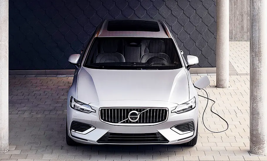 Volvo V60 (2023) Volvo V60 Recharge (2023)