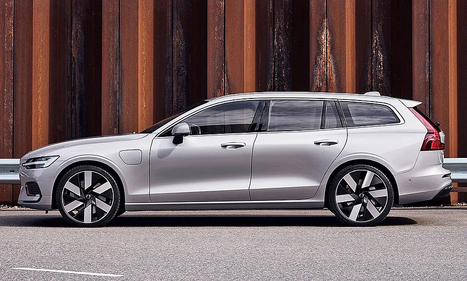 Volvo V60 (2023) Volvo V60 Recharge (2023)