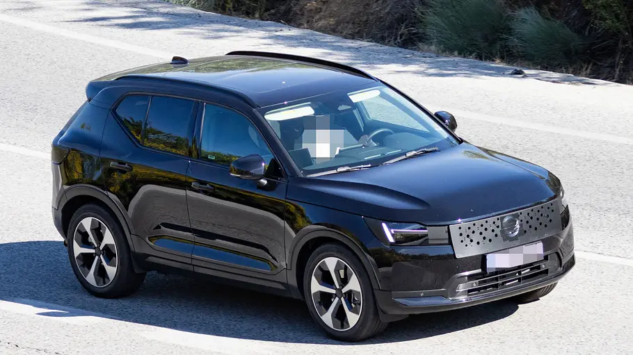 Volvo XC40 Erlkönig vor dem Facelift 2027 Volvo XC40 Erlkönig vor dem Facelift 2027, fotografiert von
