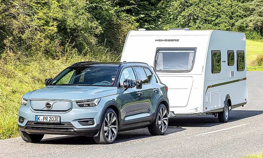 Volvo XC40 Recharge Pure Electric Twin Motor mit Weinsberg CaraCito 450 FU Volvo XC40 Recharge Pure Electric Twin Motor mit Weinsberg CaraCito 450 FU