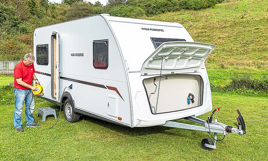 Volvo XC40 Recharge Pure Electric Twin Motor mit Weinsberg CaraCito 450 FU Volvo XC40 Recharge Pure Electric Twin Motor mit Weinsberg CaraCito 450 FU