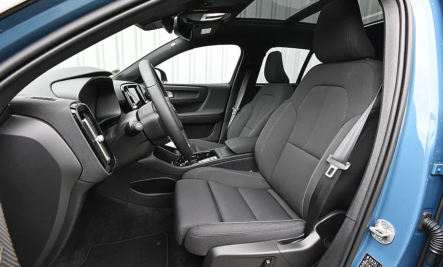 Die Vordersitze des Volvo XC40 Recharge Extended Range.