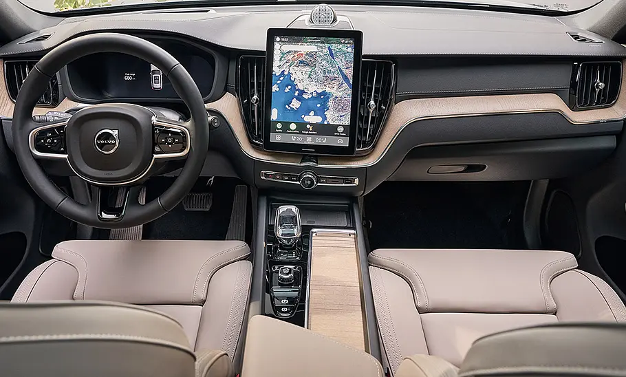 Das Armaturenbrett des Volvo XC60 (2025).