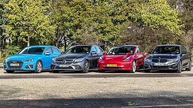 Audi S4/BMW 330e/Mercedes C 300 de/Tesla Model 3 - Foto: Frank Ratering