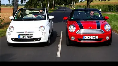 Aufmacher: Fiat 500C gegen Mini Cooper Cabrio