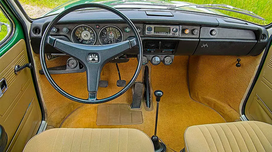 VW 411 LE Variant Das Cockpit des VW 411 LE Variant.