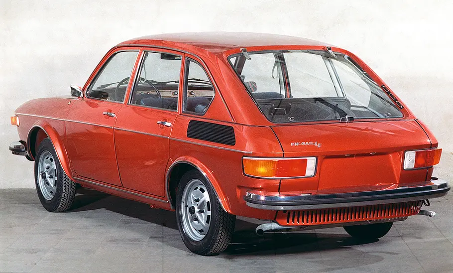 Der VW 412 stehend von hinten.