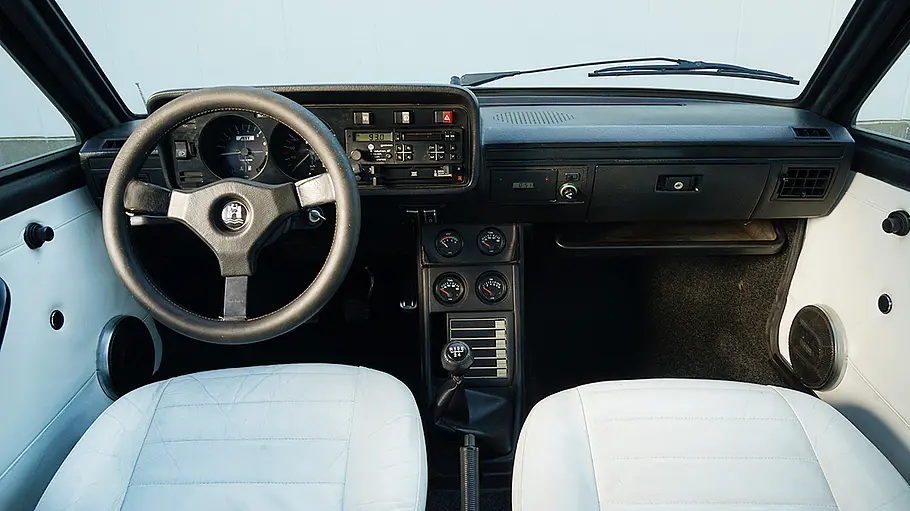 Das Cockpit im VW Sciwago von Artz.