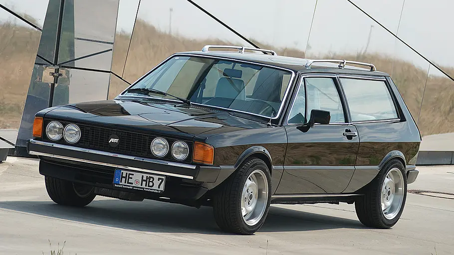 Der VW Sciwago von Artz stehend von schräg vorne fotografiert.