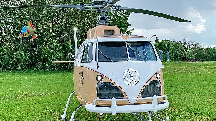 Der VW Bus T1 Frankencopter stehend von vorne.