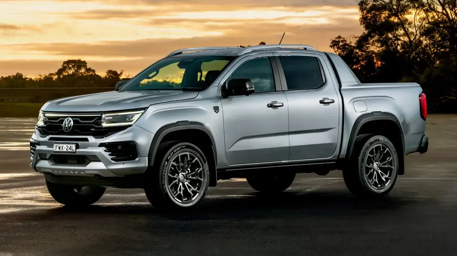 VW Amarok W600, fotografiert von schräg vorne.