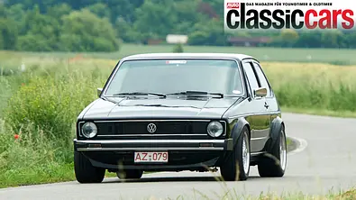 VW Golf 928 (Artz-Golf), fahrend fotografiert von schräg vorne. - Foto: Wim Woeber