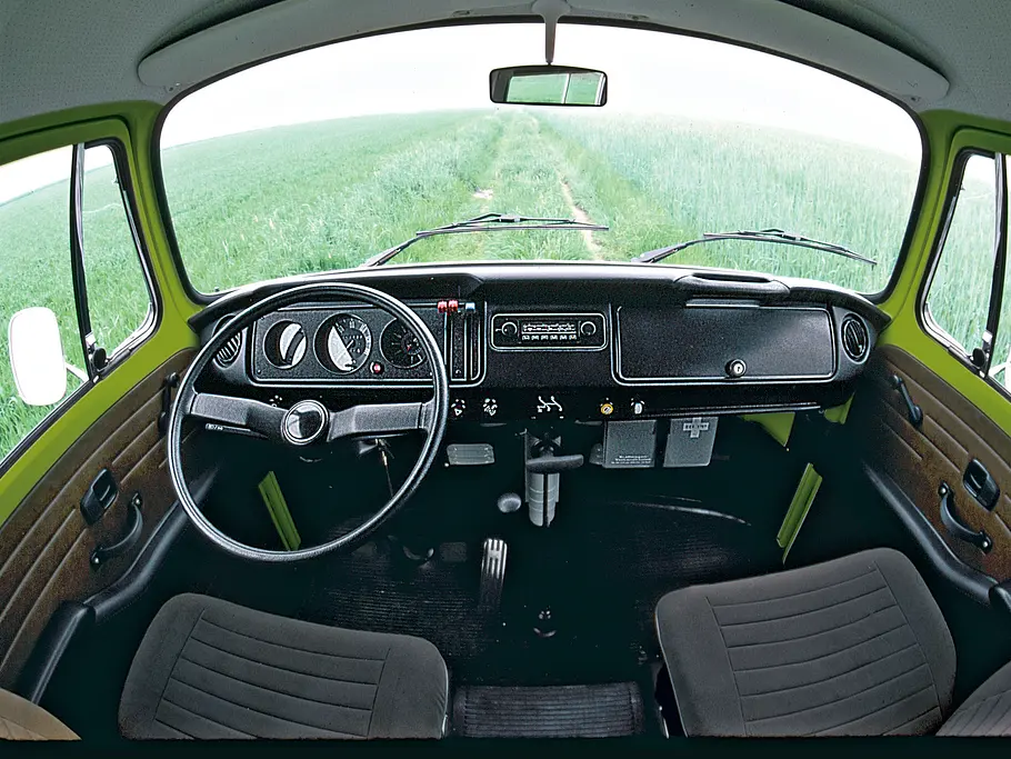 VW Bus T2b Camper Traumwagen Oldtimer Bilder technische Daten Cockpit