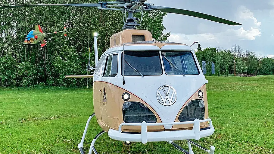 Der VW Bus T1 Frankencopter stehend von vorne 
