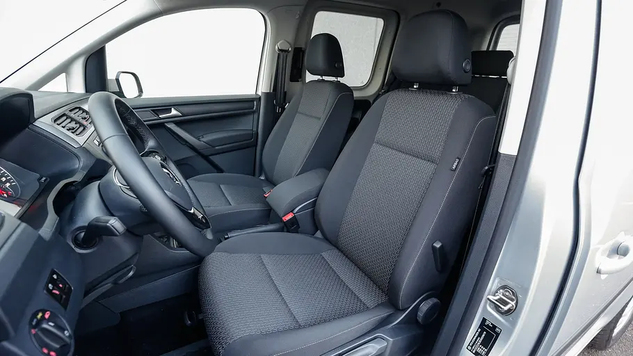 Die vorderen Sitze des VW Caddy (2015).