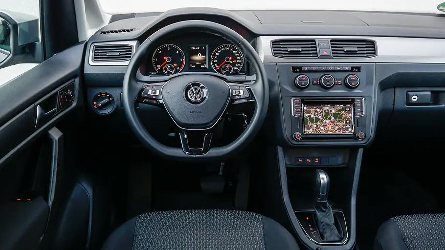 Das Cockpit des VW Caddy (2015).