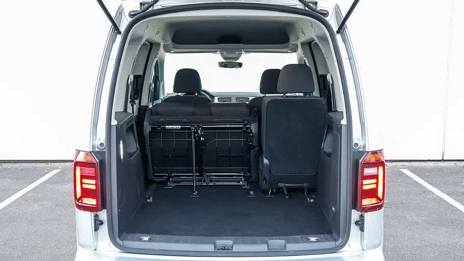 Der Kofferraum des VW Caddy (2015).