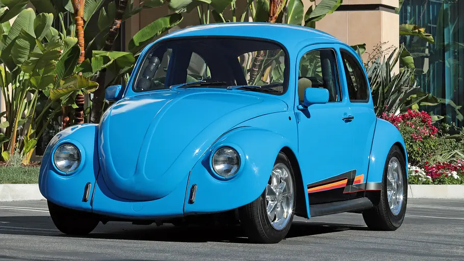 Der VW Cal-Look-Käfer stehend von vorne.
