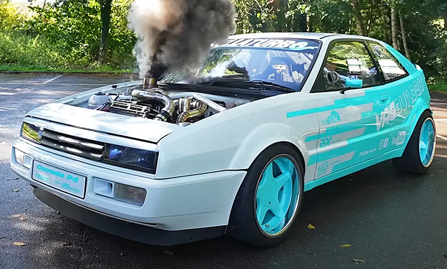 Der VW Corrado TDI 4Motion stehend von schräg vorne.