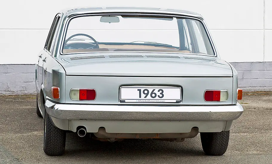 VW EA 128 Der VW EA 128 stehend von hinten.
