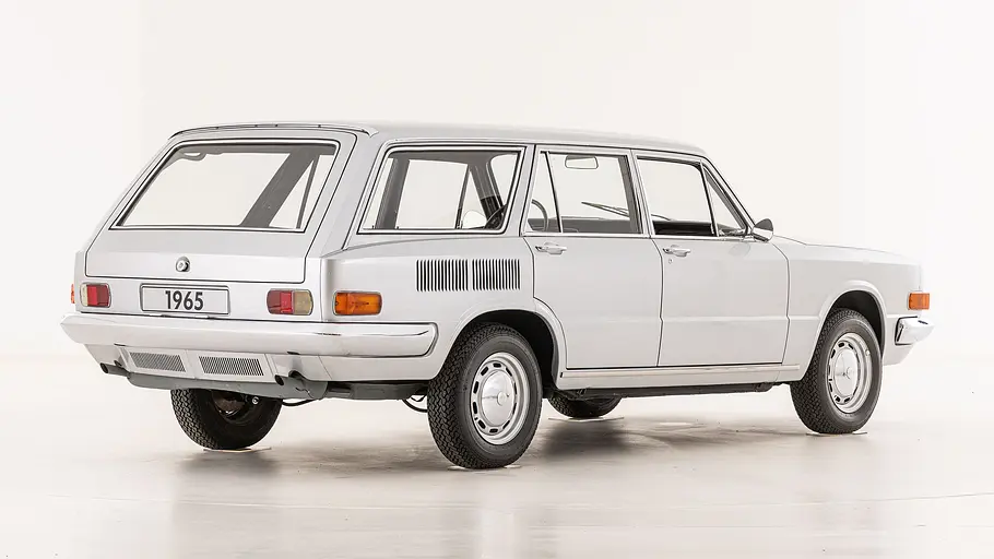 Der VW EA128 Variant stehend von schräg hinten.
