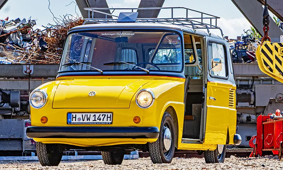 Der VW Typ 147 Fridolin stehend von vorne.