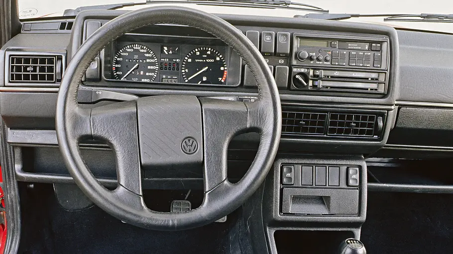 Das Cockpit des VW Golf 2 Rallye G60.