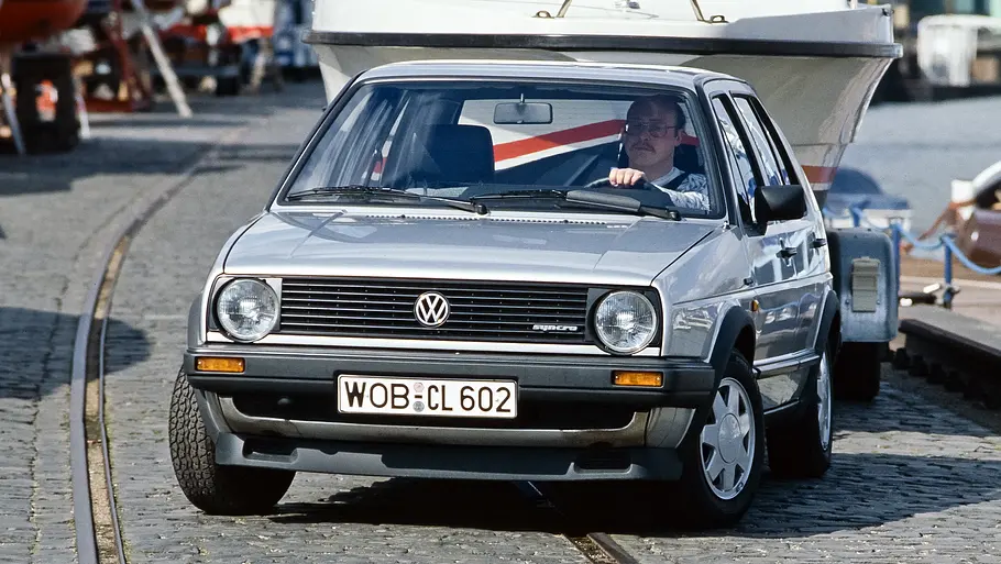 VW Golf 2 Synchro statisch von schräg vorne fotografiert. 