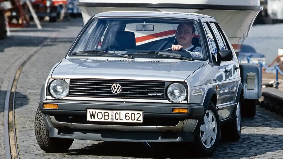 VW Golf 2 Synchro statisch von schräg vorne fotografiert.