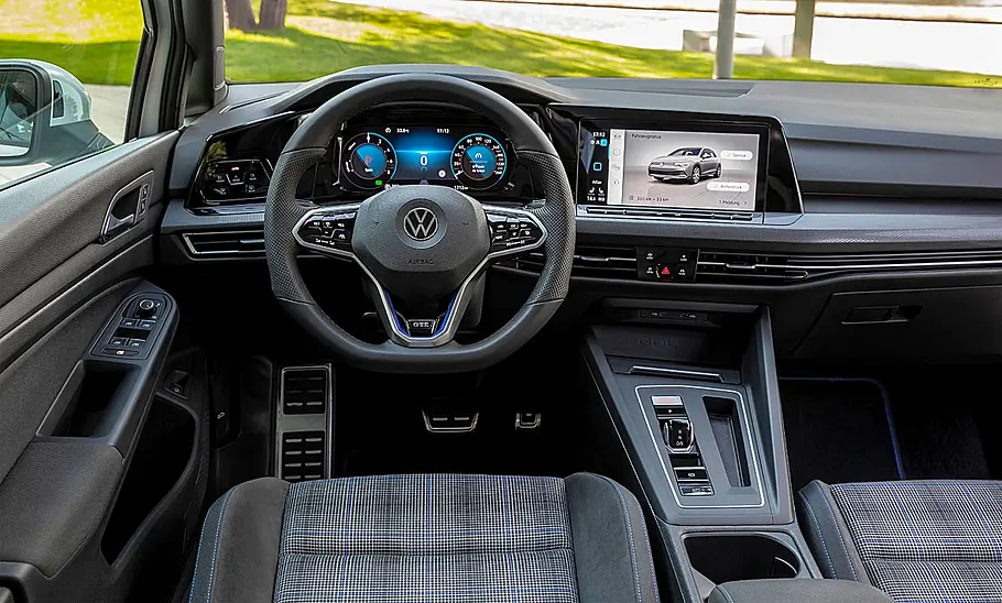 VW Golf 8 GTE (2020)