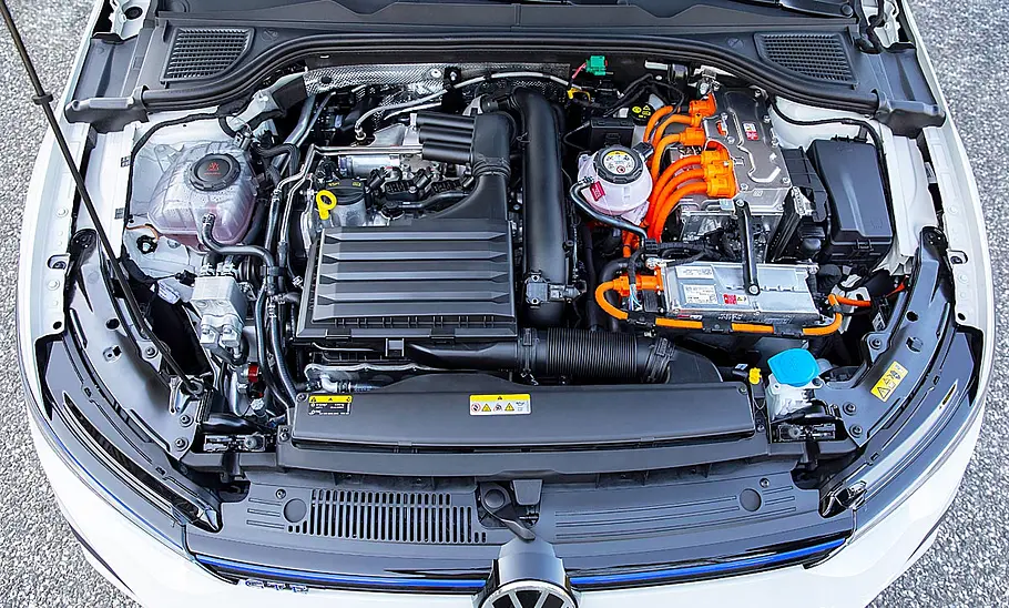 VW Golf 8 GTE (2020)
