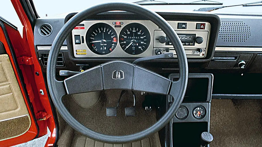 VW Golf GLS Das Cockpit des VW Golf GLS