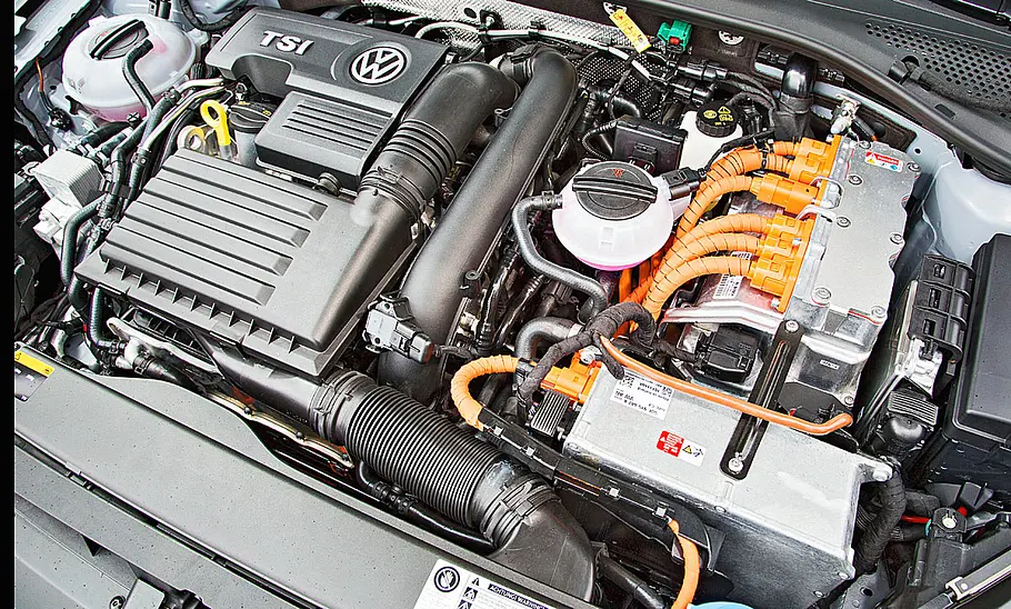VW Golf GTE (2017)